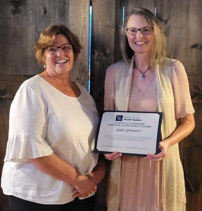 LCHS CMO Marcy Teal Presents award to RN Gale Grunert 2023