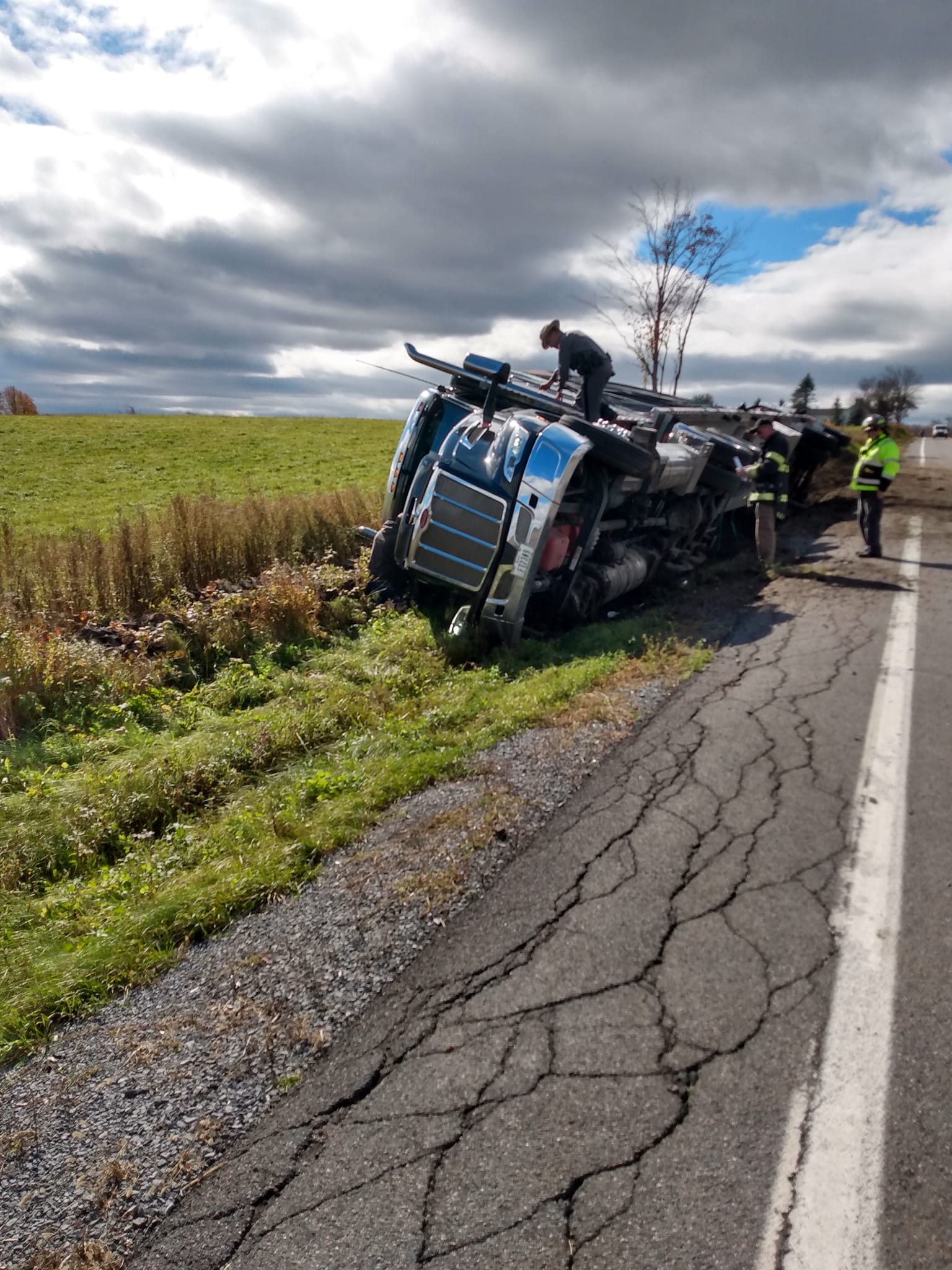 LCSO DWI Tractor Trailer rollover arrest October 2022